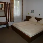 Edelstein Hotel